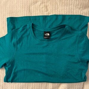 North face short sleeve tee size S